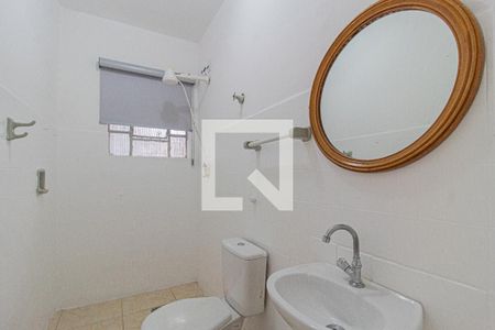 Banheiro de casa para alugar com 1 quarto, 60m² em Vila Ré, São Paulo