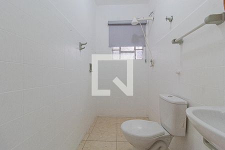 Banheiro de casa para alugar com 1 quarto, 60m² em Vila Ré, São Paulo