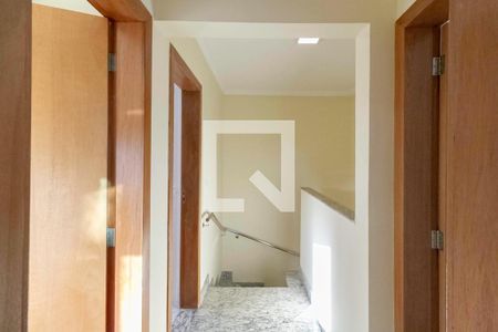 Corredor de casa à venda com 3 quartos, 105m² em Santa Terezinha, Belo Horizonte