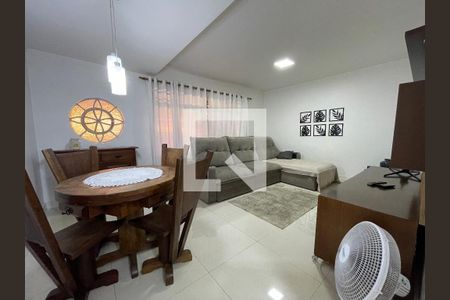 Sala de casa à venda com 3 quartos, 250m² em Rio Pequeno, São Paulo