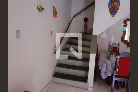 Escada de casa de condomínio para alugar com 3 quartos, 100m² em Vila da Saúde, São Paulo