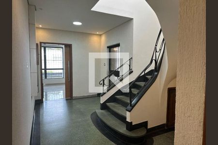 Casa à venda com 4 quartos, 300m² em Jardim das Bandeiras, São Paulo