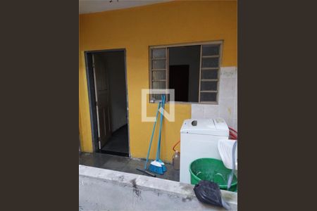 Casa à venda com 4 quartos, 131m² em Vila Carmosina, São Paulo