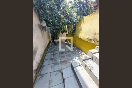 Casa à venda com 4 quartos, 131m² em Vila Carmosina, São Paulo