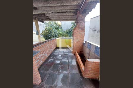 Casa à venda com 4 quartos, 131m² em Vila Carmosina, São Paulo