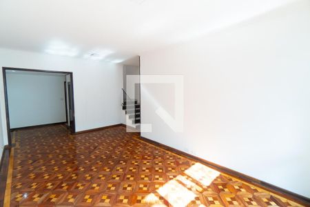 Sala de casa à venda com 3 quartos, 250m² em Jardim Itacolomi, São Paulo
