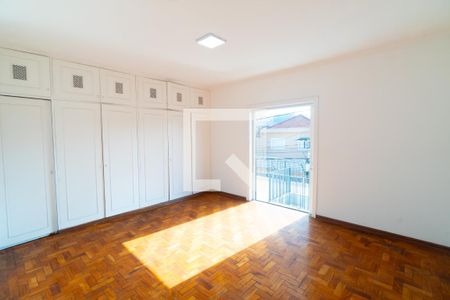 Suite de casa à venda com 3 quartos, 250m² em Jardim Itacolomi, São Paulo