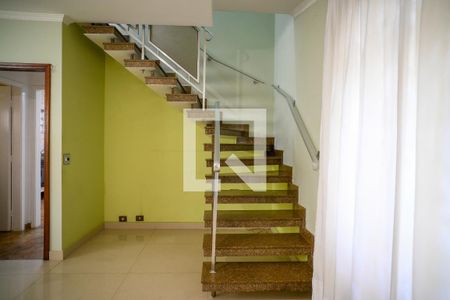 Escada de casa para alugar com 3 quartos, 185m² em Sacomã, São Paulo