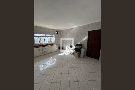 Casa à venda com 3 quartos, 131m² em Jardim Ivone, São Paulo