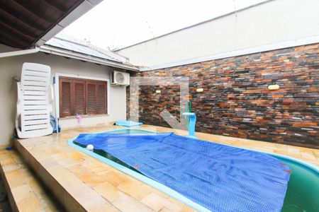 Área externa de casa à venda com 6 quartos, 150m² em Centro, Canoas