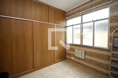 Quarto de apartamento à venda com 1 quarto, 65m² em Olaria, Rio de Janeiro