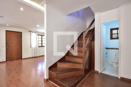 Escada de casa de condomínio para alugar com 4 quartos, 300m² em Chácara Nossa Senhora do Bom Conselho, São Paulo