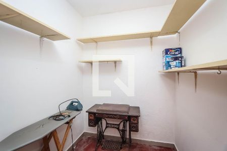 Quarto de Serviço de casa à venda com 2 quartos, 120m² em Jardim Monte Alegre, Taboão da Serra