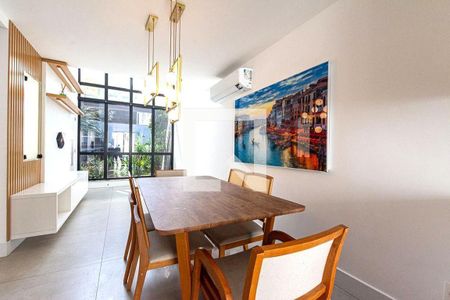 Casa à venda com 4 quartos, 201m² em Itaipu, Niterói