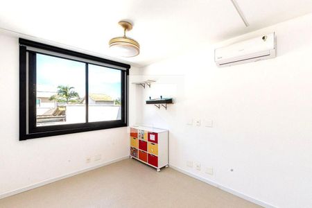 Casa à venda com 4 quartos, 201m² em Itaipu, Niterói