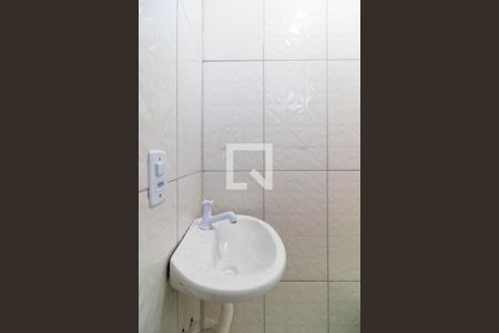 Banheiro de kitnet/studio para alugar com 1 quarto, 29m² em Bom Retiro, São Paulo