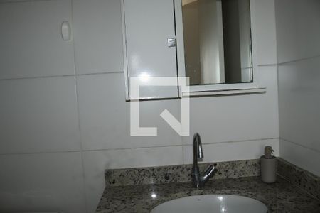 Banheiro de apartamento à venda com 1 quarto, 29m² em Santa Ifigênia, São Paulo