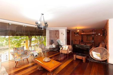 Casa à venda com 4 quartos, 304m² em Jardim Brasil, São Paulo