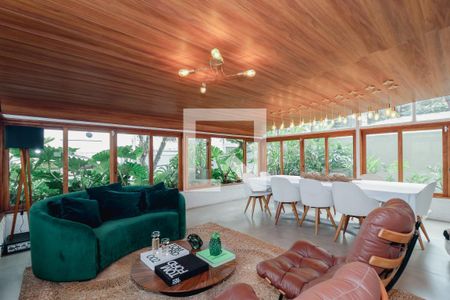 Sala de casa à venda com 3 quartos, 238m² em Jardim Leonor, São Paulo