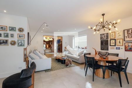 Sala de casa à venda com 3 quartos, 238m² em Jardim Leonor, São Paulo