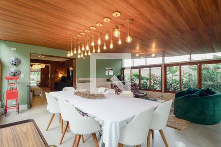 Sala de casa à venda com 3 quartos, 238m² em Jardim Leonor, São Paulo