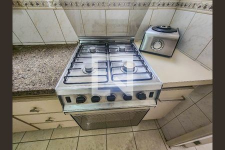Cozinha de apartamento para alugar com 2 quartos, 92m² em Embaré, Santos