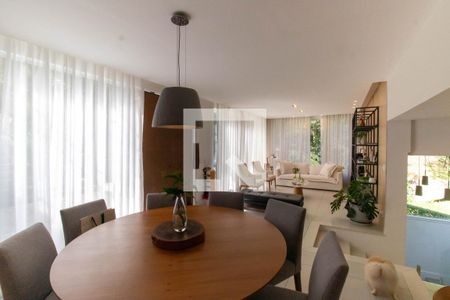 Sala de casa de condomínio à venda com 5 quartos, 400m² em Itaipu, Niterói