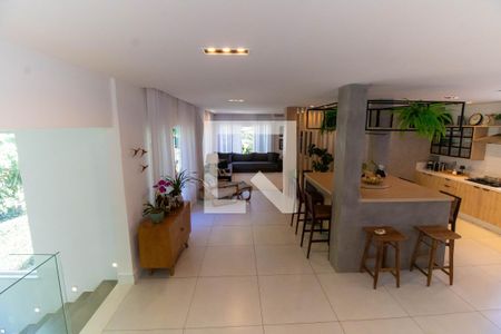 Sala de casa de condomínio à venda com 5 quartos, 400m² em Itaipu, Niterói