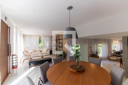 Sala de casa de condomínio à venda com 5 quartos, 400m² em Itaipu, Niterói