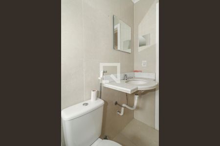 Banheiro da Suíte de casa à venda com 3 quartos, 150m² em Chácara das Pedras, Porto Alegre