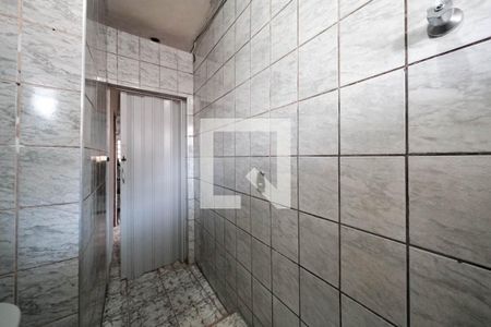 Banheiro Social de casa à venda com 1 quarto, 50m² em Jardim Verônia, São Paulo