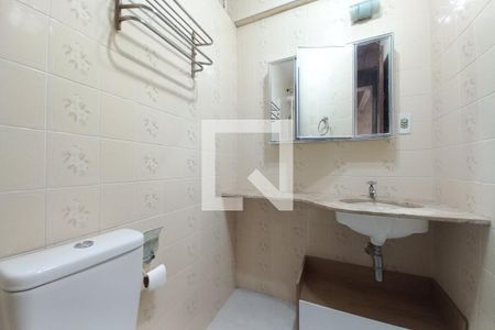 Banheiro de apartamento à venda com 1 quarto, 54m² em Centro, Campinas