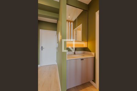 Banheiro Social de kitnet/studio para alugar com 1 quarto, 29m² em Pinheiros, São Paulo