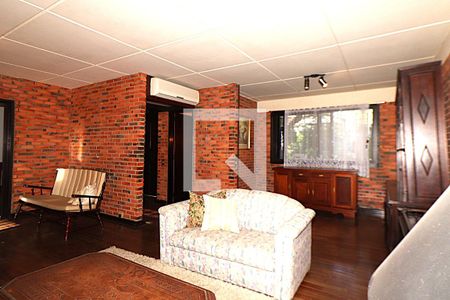Sala de casa para alugar com 5 quartos, 338m² em Jardim Lindóia, Porto Alegre