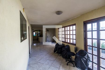Sala de casa de condomínio à venda com 4 quartos, 385m² em Residencial Cinco (alphaville), Santana de Parnaíba