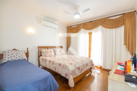 Suíte de casa à venda com 8 quartos, 470m² em Vila Yara, Osasco