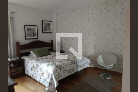 Casa à venda com 4 quartos, 320m² em Cidade São Francisco, São Paulo