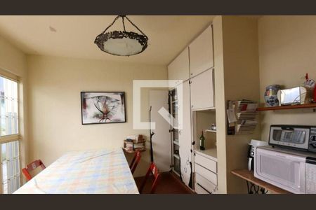 Casa à venda com 4 quartos, 355m² em Vila Sonia, São Paulo