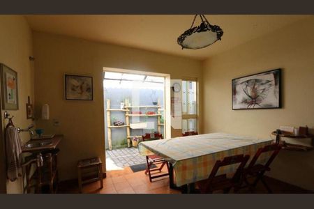 Casa à venda com 4 quartos, 355m² em Vila Sonia, São Paulo