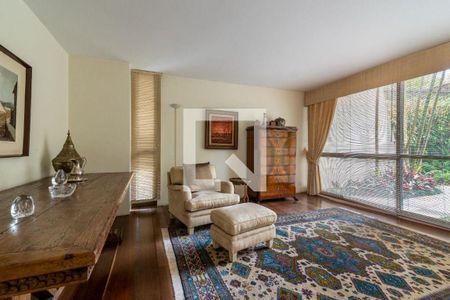 Casa à venda com 4 quartos, 885m² em Pacaembu, São Paulo