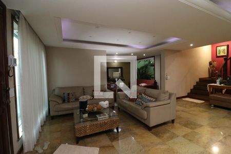 Sala de casa à venda com 5 quartos, 450m² em Jardim Guanabara, Rio de Janeiro
