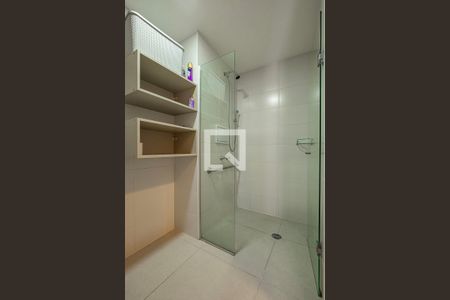 Banheiro de kitnet/studio para alugar com 1 quarto, 28m² em Pinheiros, São Paulo
