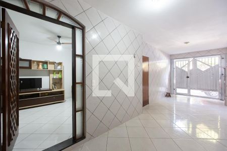 Garagem de casa à venda com 2 quartos, 150m² em Vila Carmosina, São Paulo