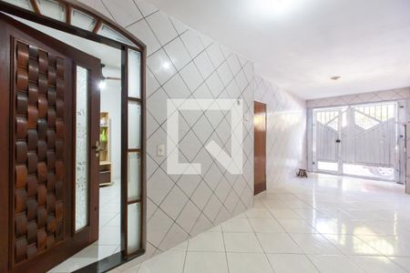 Garagem de casa à venda com 2 quartos, 150m² em Vila Carmosina, São Paulo