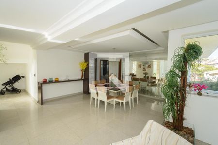 Sala de casa à venda com 3 quartos, 500m² em Jardim Riacho das Pedras, Contagem