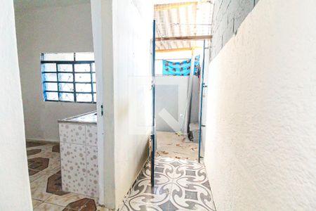 Corredor de casa para alugar com 1 quarto, 56m² em Jardim das Camelias, São Paulo
