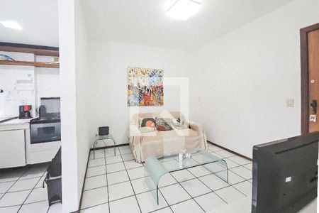 Sala de apartamento para alugar com 1 quarto, 39m² em Ondina, Salvador