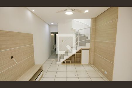 Sala de casa de condomínio para alugar com 2 quartos, 63m² em Sítio do Campo, Praia Grande