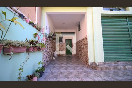 Área Externa de casa para alugar com 4 quartos, 350m² em Jardim Iva, São Paulo