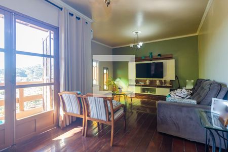 Sala de casa à venda com 3 quartos, 350m² em Cavalhada, Porto Alegre